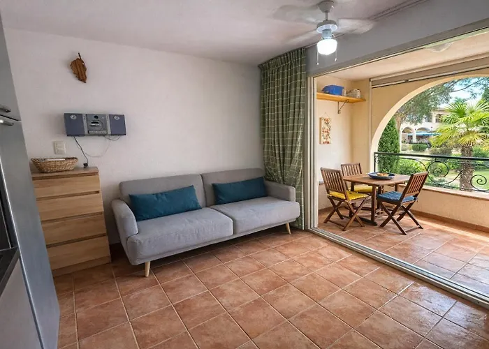 Avec Piscines Et A Pied *